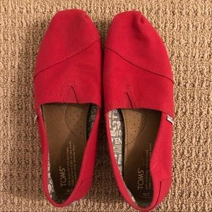 TOMS Red Canvas Classics (Size 7)